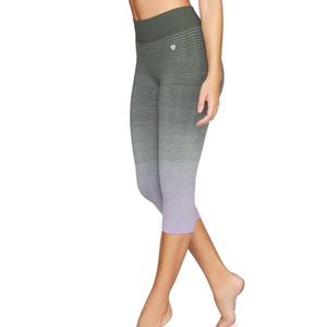 NWT Colosseum Women's Quadrant Seamless Capri